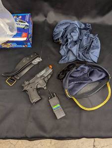 lot 9 image: Luucio Police Costume for Kids - 12 Pieces
