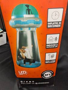 lot 51 image: Joiedomi 9ft UFO Abduction Holiday Inflatable