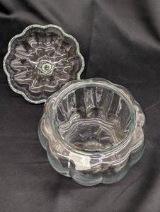 lot 64 image: Clear Glass Pumpkin-Shaped Canister with Lid