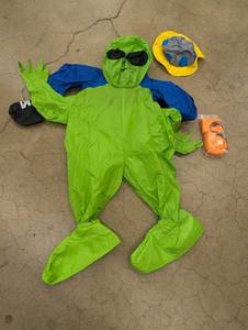 lot 79 image: Inflatable Alien Costume with Fan and Accessories