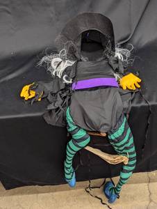 lot 102 image: Halloween Witch Decoration