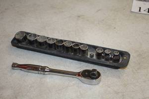 lot 1424 image: Snap-on 38-drive Ratchet and Socket Set - 8mm-19mm