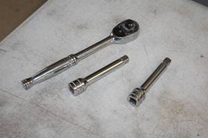 lot 1425 image: Snap-on 12-drive Ratchet with 4-12 and 5 Extensions