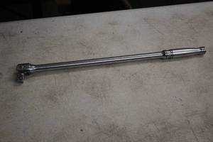 lot 1428 image: Snap-on 12-drive 18 Breaker Bar