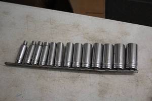 lot 1429 image: Snap-on 12-drive Deep Socket Set 38 - 1-18 13-piece with Socket Keeper