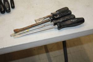 lot 1452 image: Lot of (4) Snap-on Hand Tools - Chisels, Screwdrivers