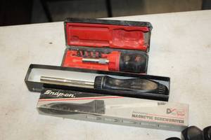 lot 1454 image: Lot of (2) Snap-on Magnetic Ratcheting  Screwdrivers - (1) Compact, (1) Regular