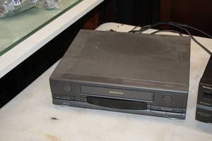 lot 1476 image: Magnavox 4 Head Hi-Fi VCR