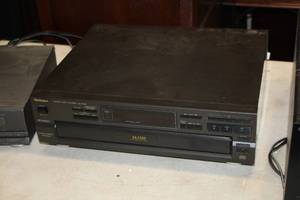 lot 1477 image: Technics Compact Disc Changer SL-PD827