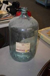 lot 1501 image: 5-gallon Minnesota History Month logo Glass Jar 20x20x10