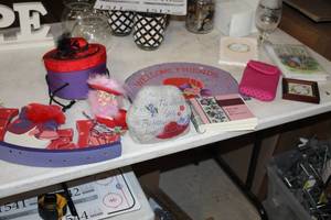 lot 1513 image: Red Hat Lady Stuff - Storag Box, Statues, Wall Dcor, Note Pads