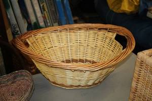 lot 1529 image: Wicker Basket 24