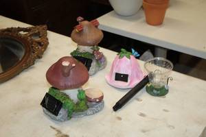 lot 1528 image: Lot of (3) Solar Lights