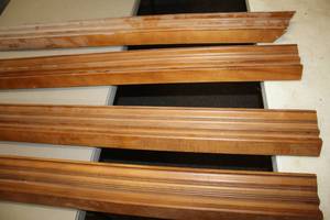 lot 1473 image: Crown Moulding - (3) 8x4x4 and (1) 56x4x4
