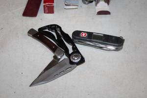 lot 1546 image: Lot of (3) Assorted Pocket Knives