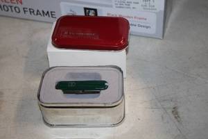 lot 1552 image: Swiss Victorinox 2-14 Pocket Knive (New ) with Collectible Tin