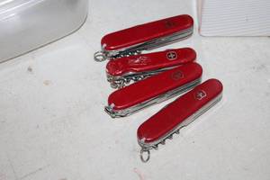 lot 1551 image: Lot of (4) 2-38-blade Assorted Swiss Multi-Tool Knives