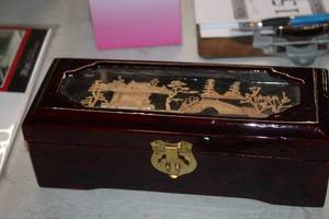 lot 1584 image: Jewelry Box