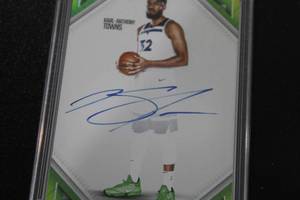 2022 Onyx Nimbus Karl Anthony Towns Autograph 2432  Only 32 Exist