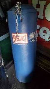 lot 62 image: Everlast Heavy Punch Bag
