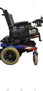 lot 73 image: Invacare Wheelchair ( 25 W from armrest to armrest and seat is 20W x 18D)