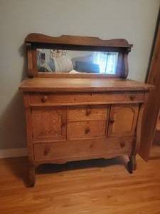 lot 36 image: Breathtaking Antique Arts & Crafts Vanity Dresser