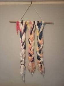 lot 259 image: Charming Yarn Weaving Wall Decor