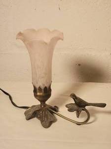 lot 153 image: Antique Art Glass Tulip Accent Lamp with Brass Bird Base