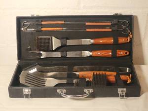 lot 152 image: Cuisinart Chef-Grade Grill Implement Kit