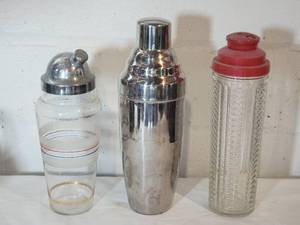 lot 110 image: Vintage Mid-Century Bar Shaker Collection - (3)