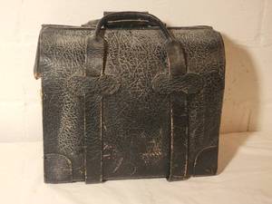 lot 149 image: Vintage Firestone Doctors Bag