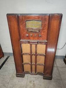 lot 80 image: Antique Stromberg-Carlson 430-M Tube Radio Console  WORKS