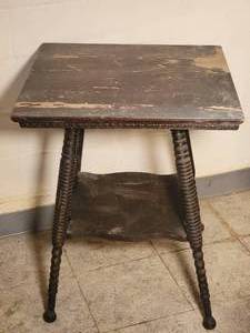 lot 34 image: Elegant Antique Bobbin-Legged Accent Table