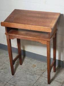 lot 105 image: Amazing Antique Book Stand
