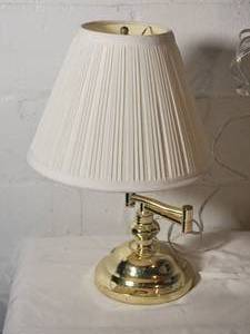 lot 201 image: Vintage Brass Swing Arm Table Lamp