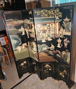 lot 1 image: Oriental 4 Panel Asian Screen Room Divider