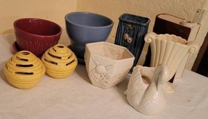 lot 354 image: Vintage Weller  Red Wing  Morton Vintage Planters