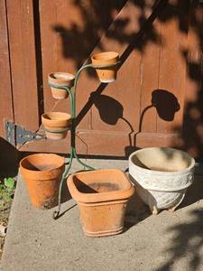 lot 365 image: Terracotta Flowerpot Group