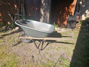 lot 371 image: Rugged Resin Wheel Barrel