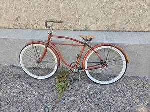 lot 373B image: Schwinn Tornado Vintage Bike