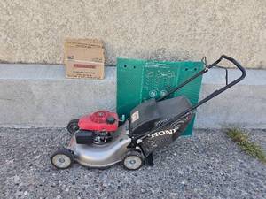 lot 373F image: 21 Honda Lawn Mower