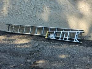 lot 373 image: 5 & 21 Aluminum Ladder Pair