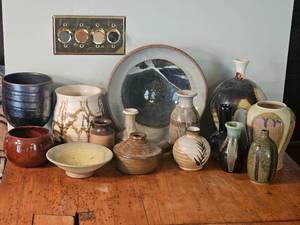 lot 377 image: Earthenware Art Pottery Dcor Collection