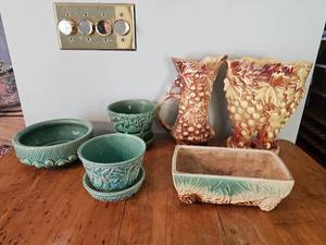 lot 378 image: Collectable McCoy Ceramics Group
