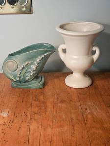 lot 380 image: Roseville & Hager Dcor Pottery