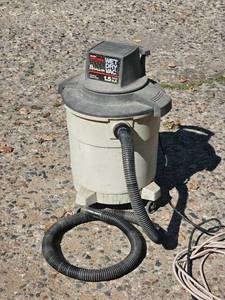 lot 389 image: 8 Gallon Dry Wet Vac
