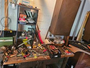 lot 390 image: Handymans Pick-it Hand Tool Bundle