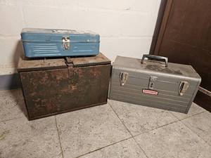 lot 391 image: Vintage Tool Box Group