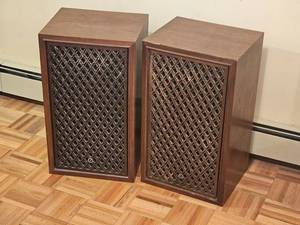 lot 400 image: Sansui SP-2000 Speaker Pair