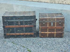 lot 410 image: Antique Streamer Trunk Pair